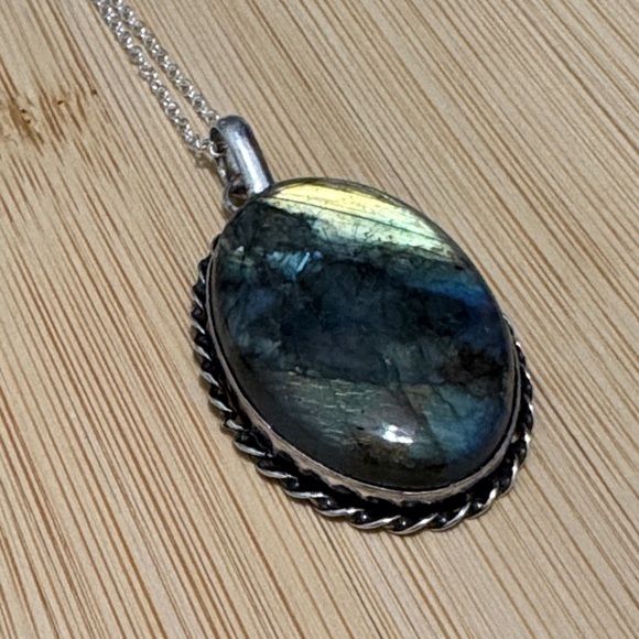 Silver Labradorite Pendant Necklace with 925 Stamped 18" Chain - Picture 2 of 6